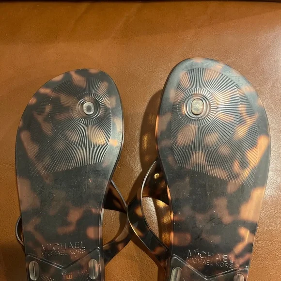 Michael Kors Tortoise Shell Slides with Gold Logo - Picture 4 of 5